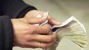 16годишен с обвинение за прокарване на фалшиви банкноти