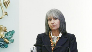 Маргарита Попова идва във В Търново връчва дипломи на отлични