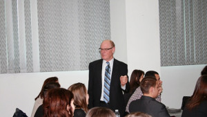 Студенти от ВСУ обсъждат икономически въпроси с преподаватели от САЩ