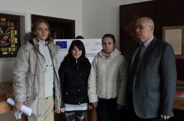 Две ученички от Хуманитарна гимназия представиха самостоятелни изложби