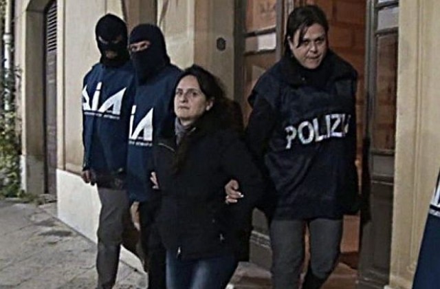 Арестуваха италиански мафиоти заради рекет с коледни звезди