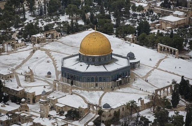 Сняг посрещна български поклонници в Ерусалим