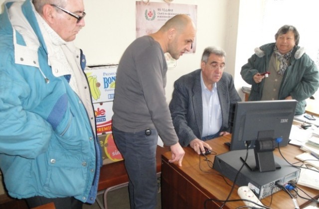 Три организации  получиха компютри от дарителската инициатива на Дончев