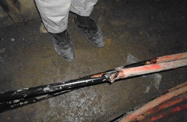 Откраднаха над 100 метра телефонен кабел в землището на село Баня