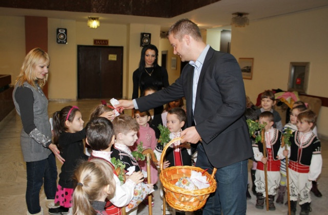 В Община Стара Загора посрещнаха първите коледарчета