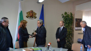 Връчиха наградата Златен лъв на кмета на Казанлък