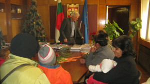 Кметът на Дупница раздаде подаръци на деца в приемни семейства