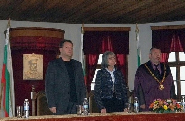 България не се е провалила като държава през 2013 г., смята вицепрезидентът