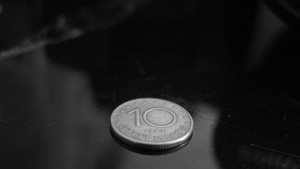 Бедността изяжда демокрацията