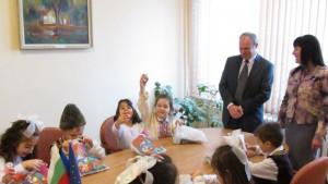 Коледари в Областна администрация Враца