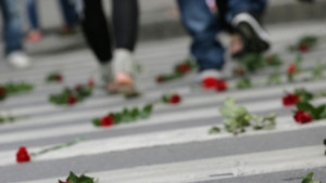 Раздават тон месо като курбан за жертвите на пътя
