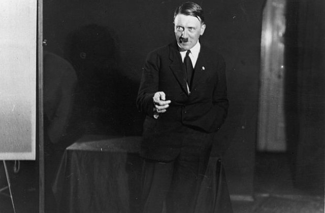 Германски град анулира почетното гражданство на Хитлер