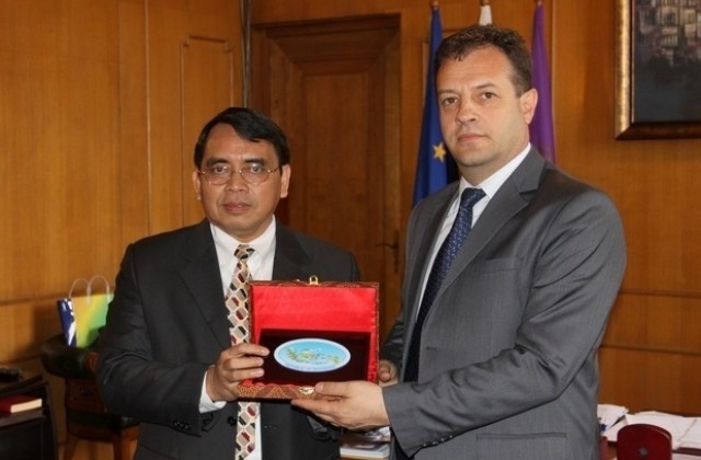 Посланикът на Индонезия на визита във В. Търново