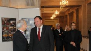 Миков откри изложба Парламентарната година през погледа на фоторепортерите