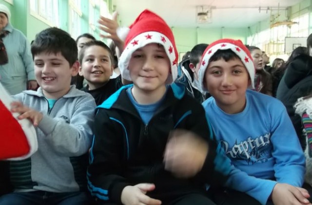 Ученици провеждат Панаир на религиите в Асеновград