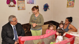 Многодетна майка получи найжелания коледен подарък