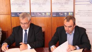 Подписаха договора за строителството на новия водопровод от яз Среченска