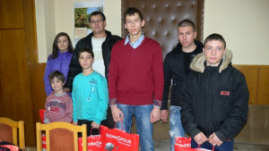 Подаръци за Коледа за шест деца на загинали полицаи