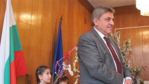 Децата от ЦДГ Смехорани поздравиха областния управител и екипа му