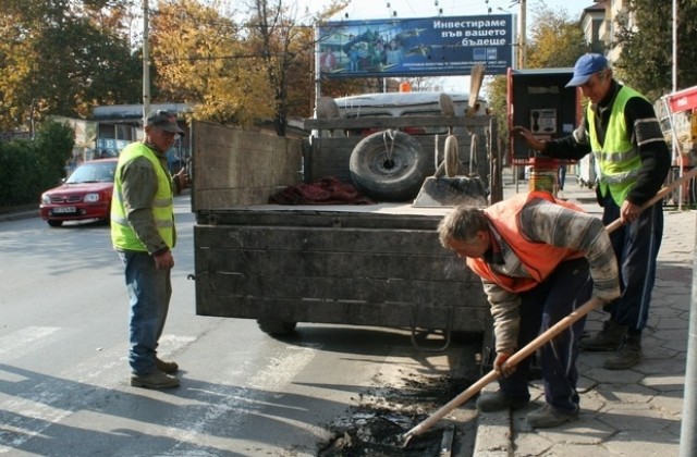 Решават проблема с наводняването на улици в центъра
