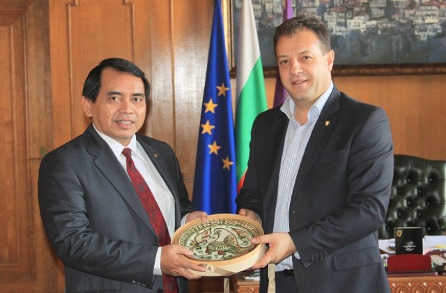 Кметът Даниел Панов и посланикът на Индонезия обсъдиха съвместни проекти