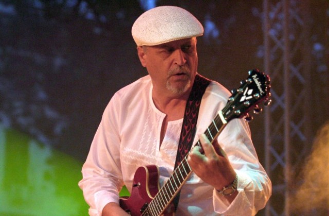 Сигнал, Дичо, Рафи и Славка Калчева ще ни веселят на Нова година