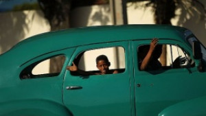 Кубинците отново могат да внасят коли