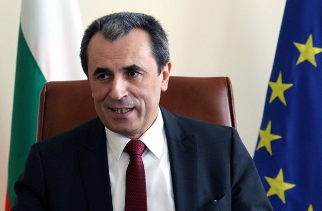 Твърде рано е за смяна на министри, смята Орешарски