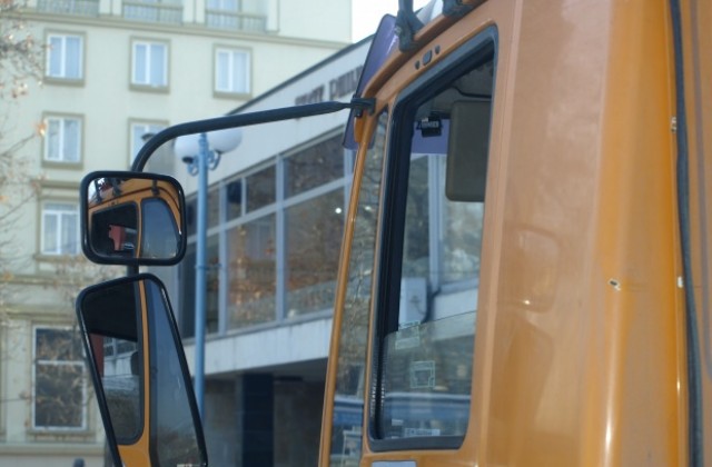 Автобусите се движат с празнично разписание