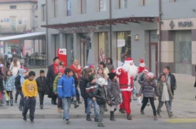 Дядо Коледа пристигна в Гоце Делчев