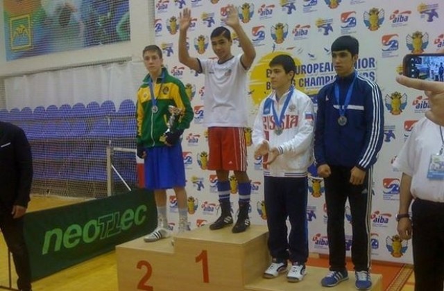Даниел Асенов е боксьор №1 на България