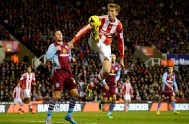 ВИДЕО: Тонев и Вила с трета поредна загуба, без Бербо Фулъм изяде 4 от Сити