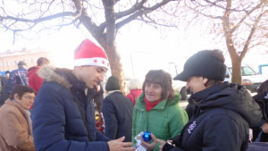 200 бобовдолци с Коледни картички от МГЕРБ