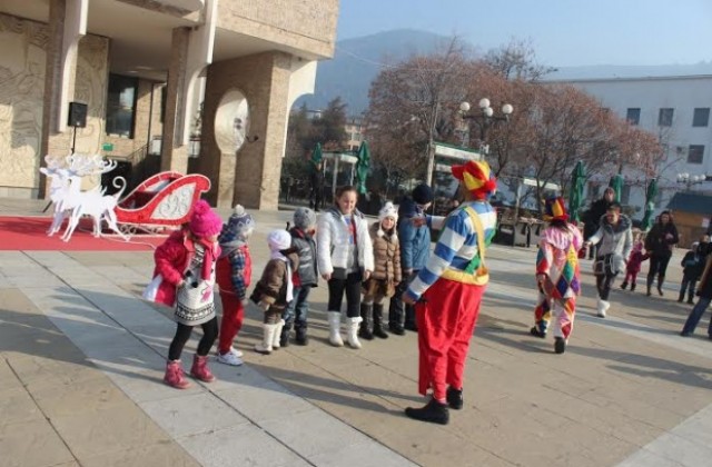 Благотворителен базар в областния център