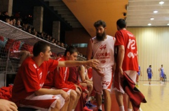 Чавдар Костов се завърна в Лукойл Академик