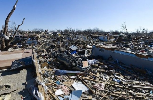 Бури взеха две жертви и оставиха хиляди без ток в САЩ