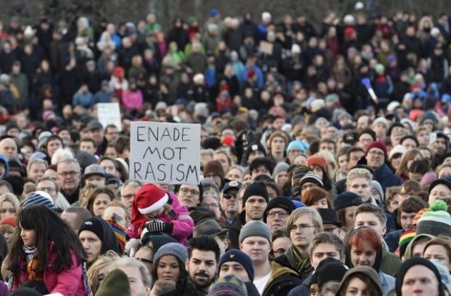Хиляди шведи излязоха на протест срещу расизма