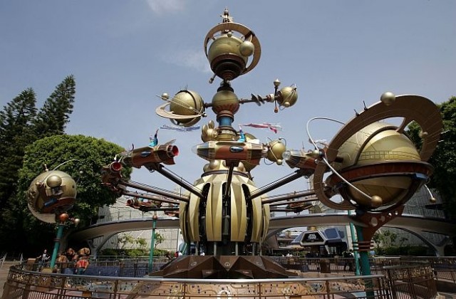 Евакуираха увеселителен парк на Уолт Дисни заради телефонна шега