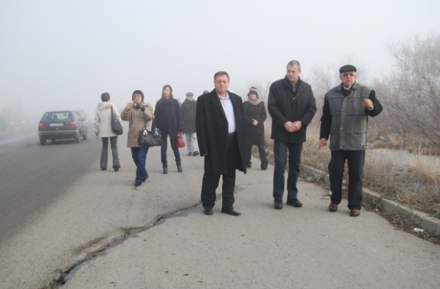 Вицепремиерът Цветлин Йовчев ще помага за решаване на проблема със свлачището към Дивдядово