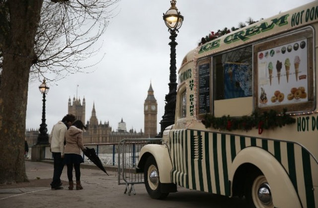 Британските власти предупредиха за опасност от наводнения в страната