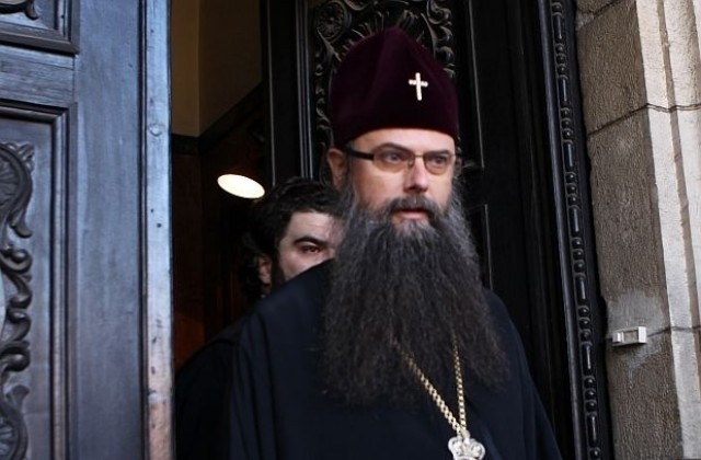 Митрополит Николай оглавява няколко литургии за празниците