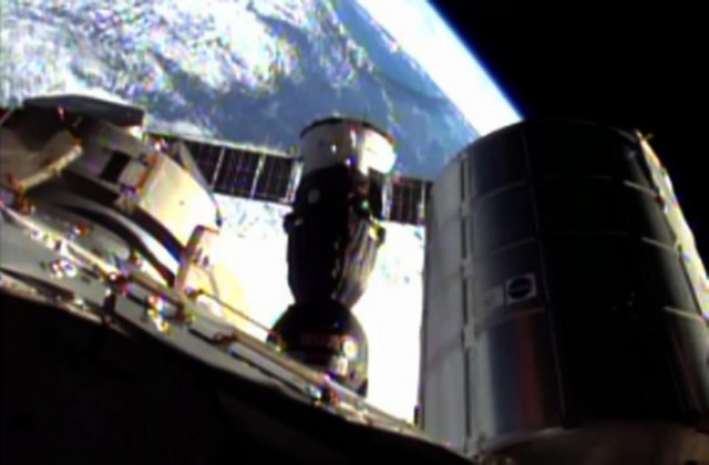 Астронавти успешно ремонтираха една от системите за охлаждане на МКС