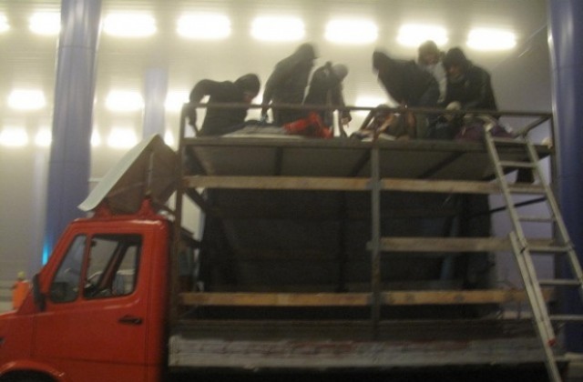 Задържаха емигранти на Дунав мост 2