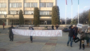 Стотина поискаха оставката на правителството