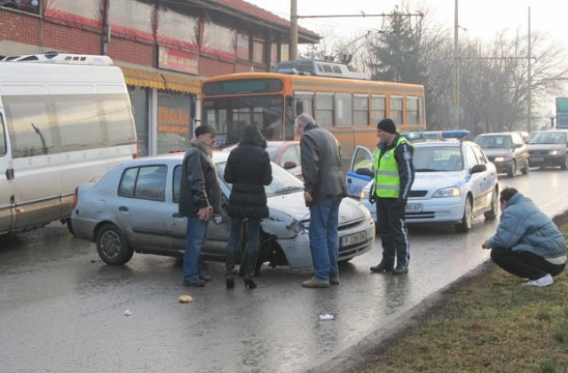 Пиян катастрофира на бул. Христо Ботев