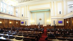 Политическата 2013а два парламента три правителства предсрочни избори