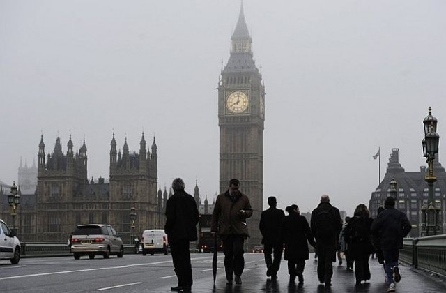 Страховете от имиграционна вълна породиха политическа буря във Великобритания