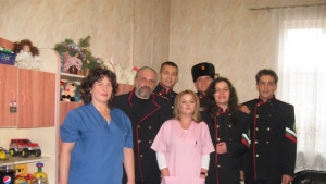 Казаци зарадваха сирачета с Дядо Коледа и подаръци