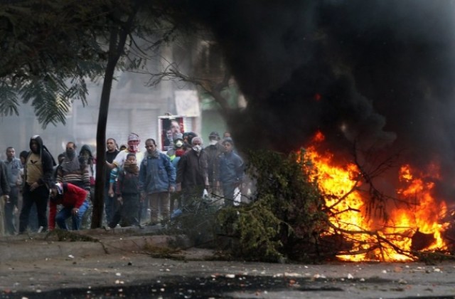 Студенти ислямисти влязоха в сблъсъци с полицията в Кайро