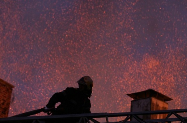 Мъж загина при пожар във вилна зона „Врана”